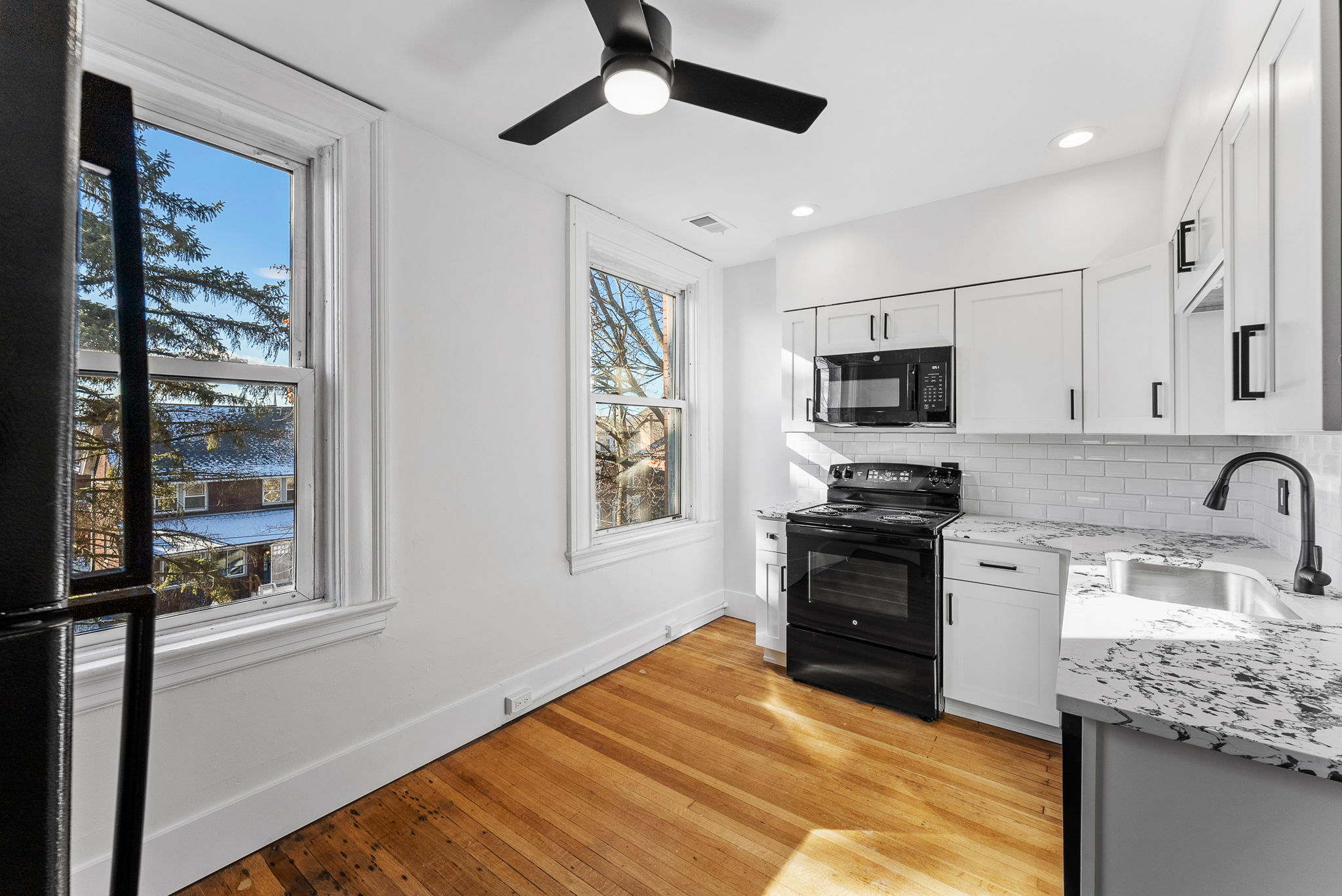 6055 Jackson St - 4